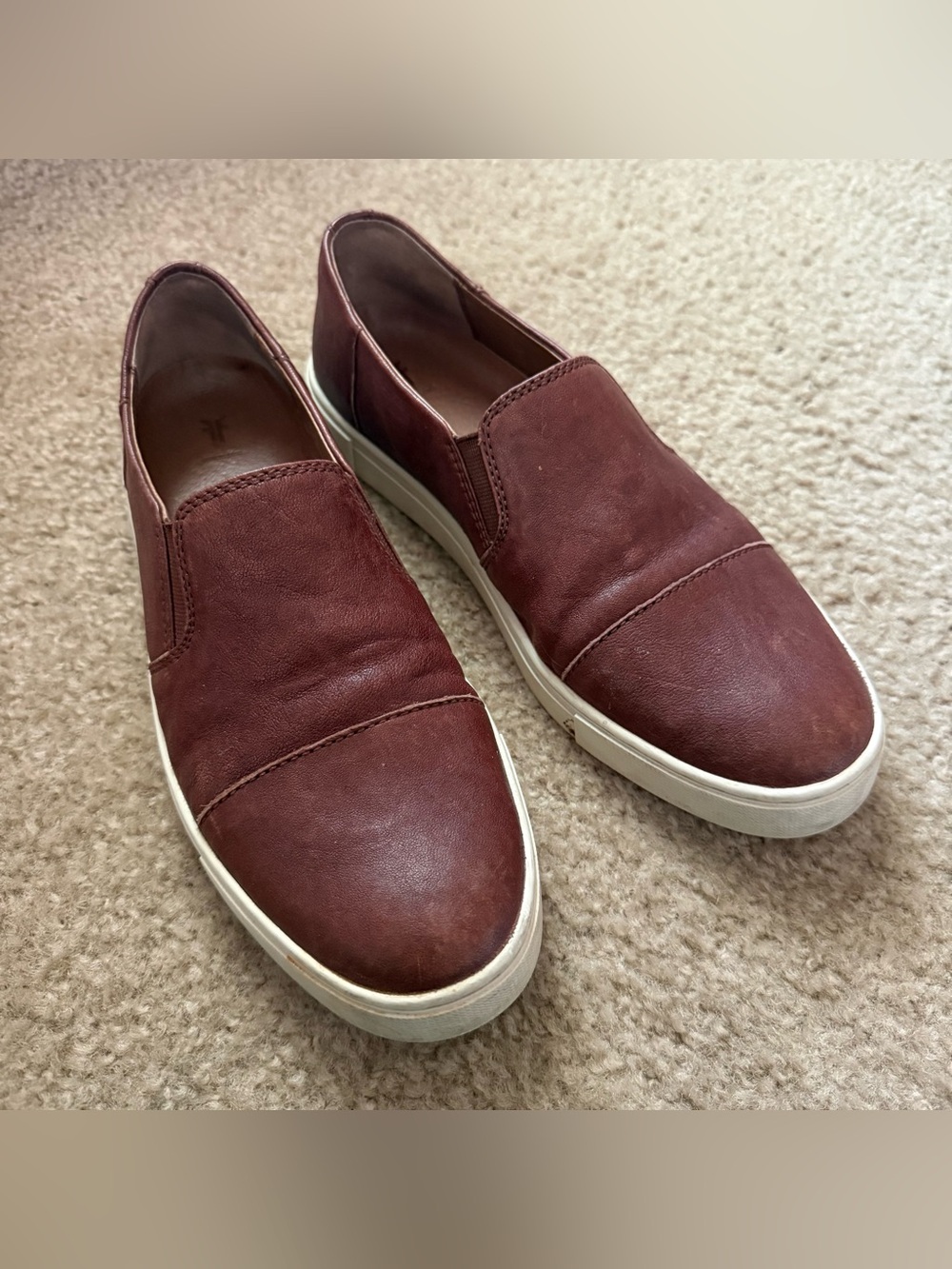 Frye Sneakers Cognac Leather Logo Cap Round Toe Notched Vamp Slip On Size 9